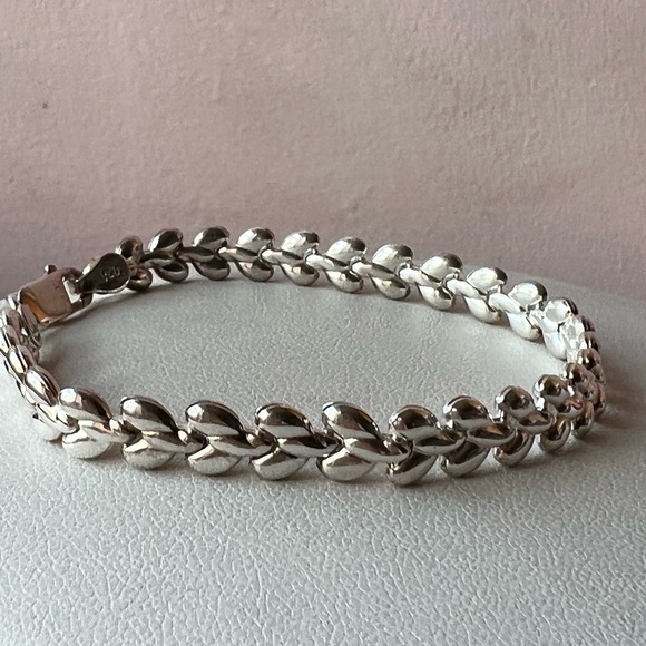 925 Sterling Silver Heart Design Bracelet - Picture 5 of 16